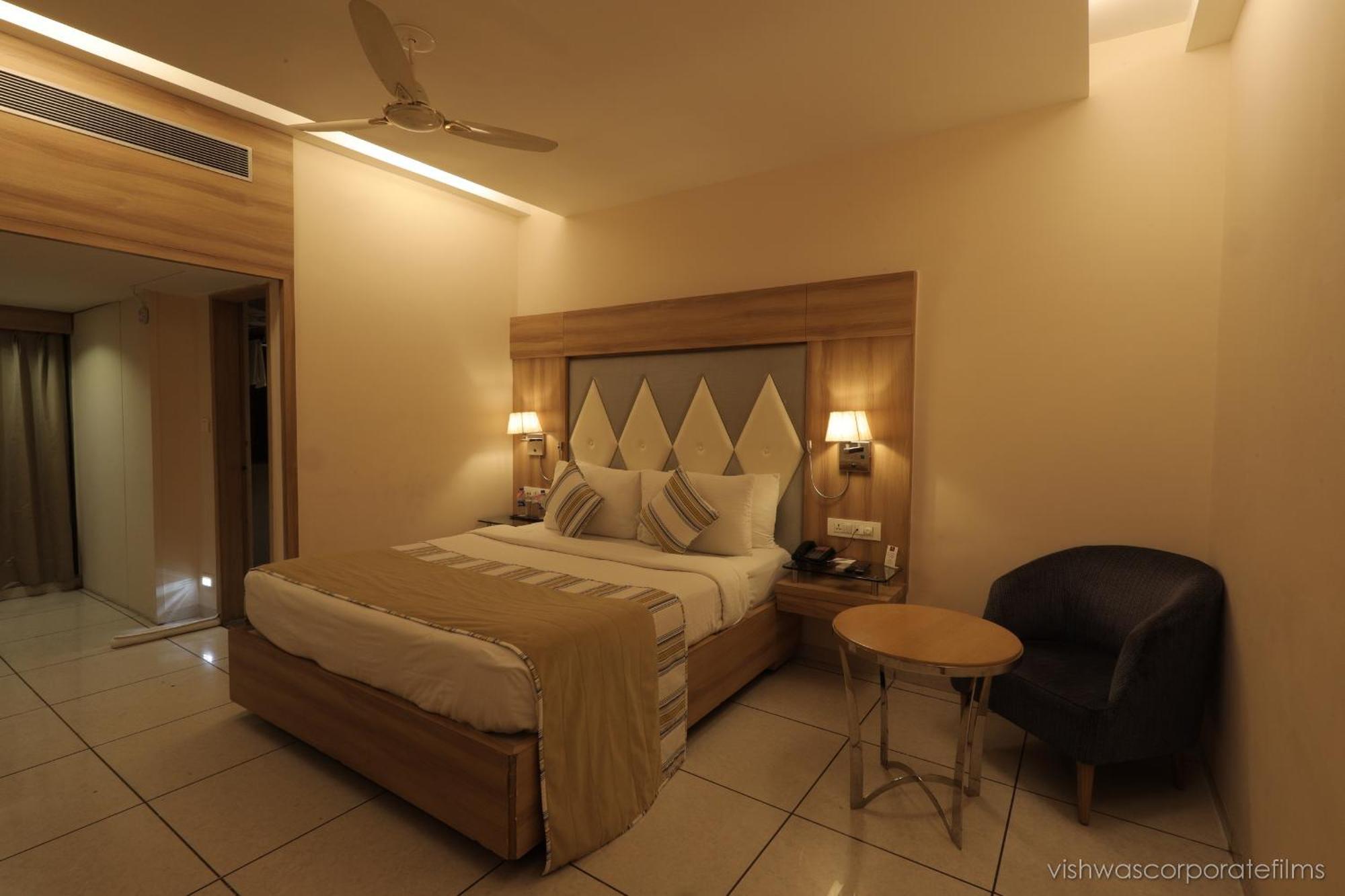 Rang Lords Inn Bharuch Εξωτερικό φωτογραφία